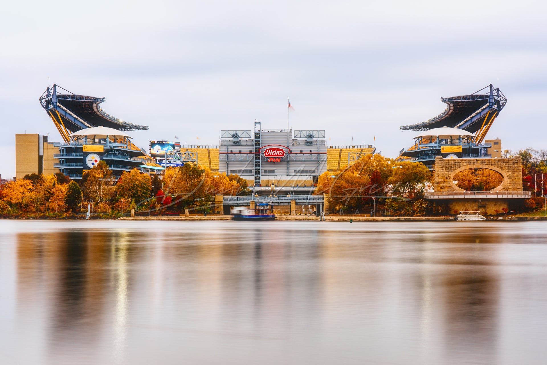 Photo of Heinz Field (Acrisure Stadium) and Pittsburgh Skyline – Dustin  McGrew Photography