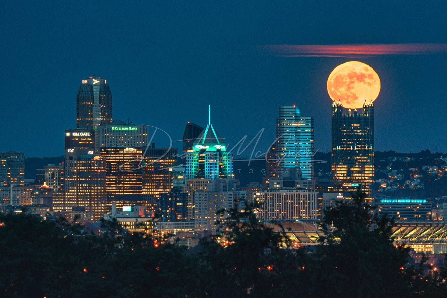 Pittsburgh Photo - Full Moon Rests On Ppg Place Metal Prints Canvas